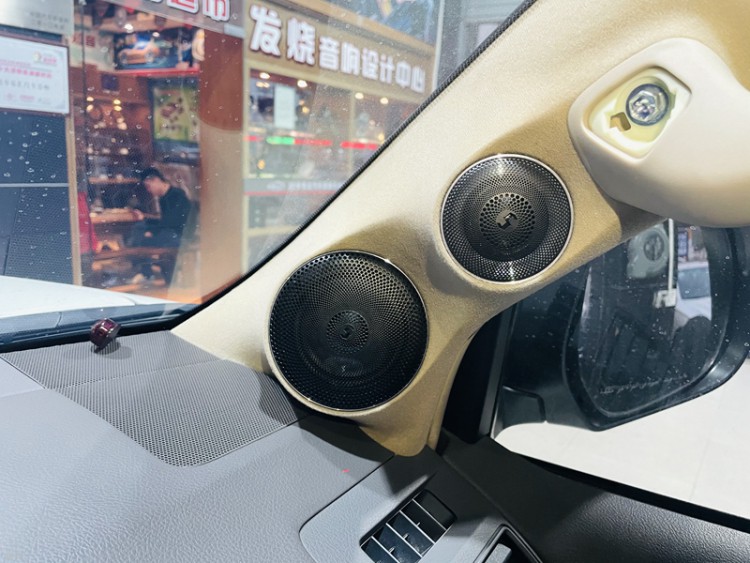 丰田霸道2改装诗蔓发烧汽车音响系统，东莞车乐汇汽车音响